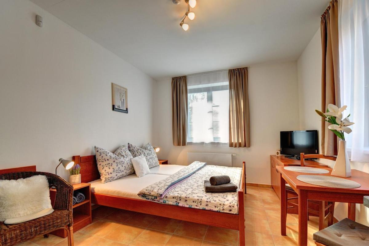 Penzion U zámeckého parku Třeboň Extérieur photo