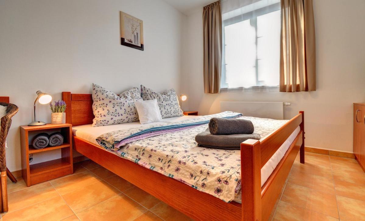 Penzion U zámeckého parku Třeboň Extérieur photo